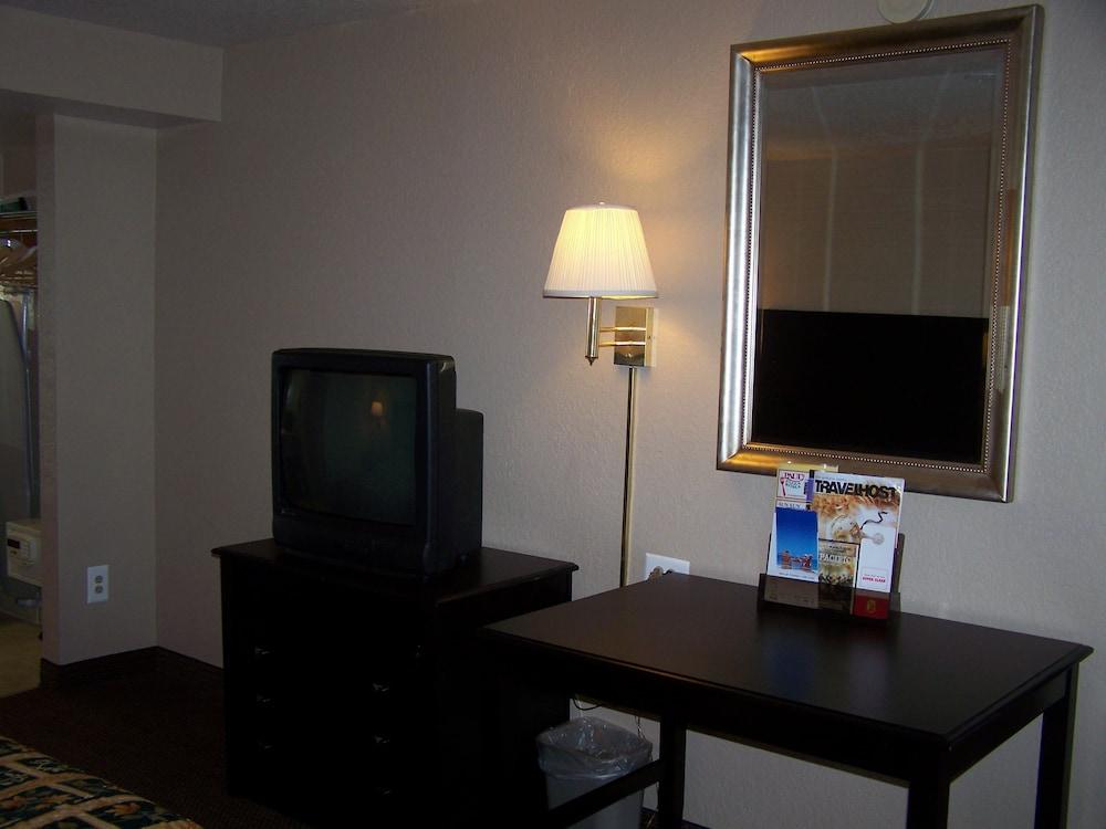 ซูเปอร์ 8 บาย วินด์แฮม ซานแอนโทนิโอ ดาวน์ทาวน์/ มิวเซียมรีช Motel ซานอันโตนิโอ ภายนอก รูปภาพ
