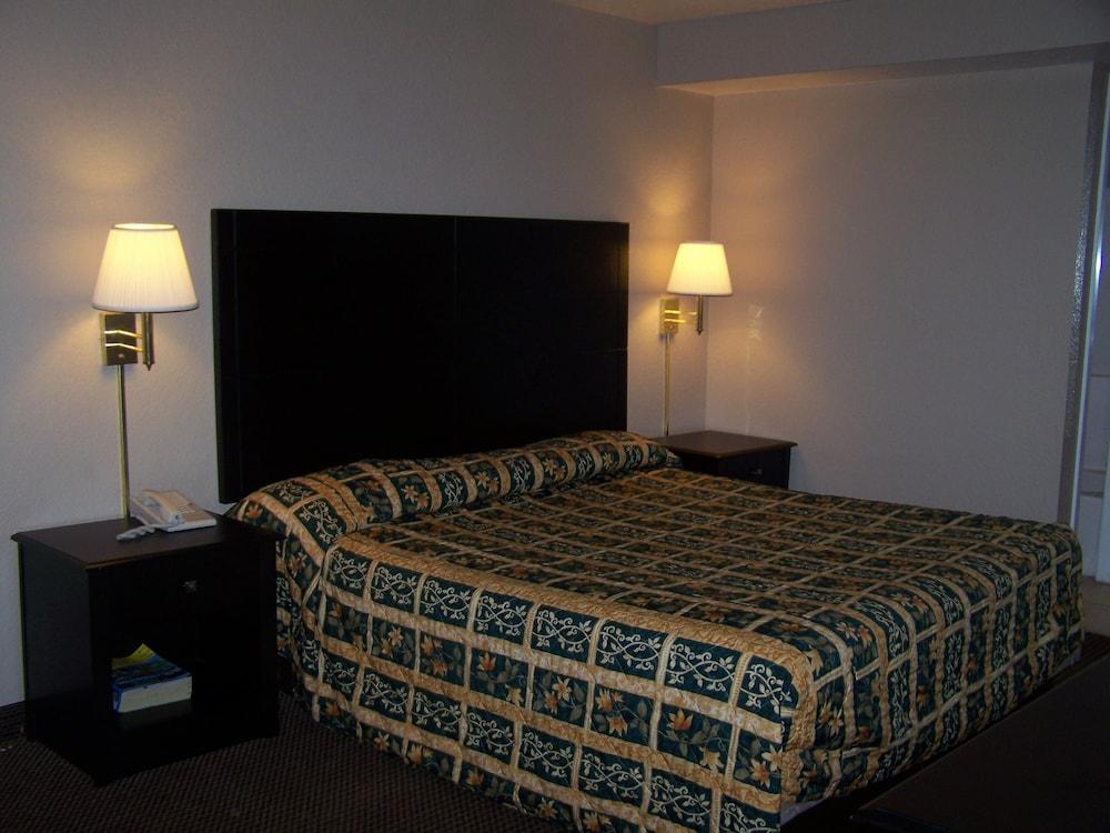 ซูเปอร์ 8 บาย วินด์แฮม ซานแอนโทนิโอ ดาวน์ทาวน์/ มิวเซียมรีช Motel ซานอันโตนิโอ ภายนอก รูปภาพ