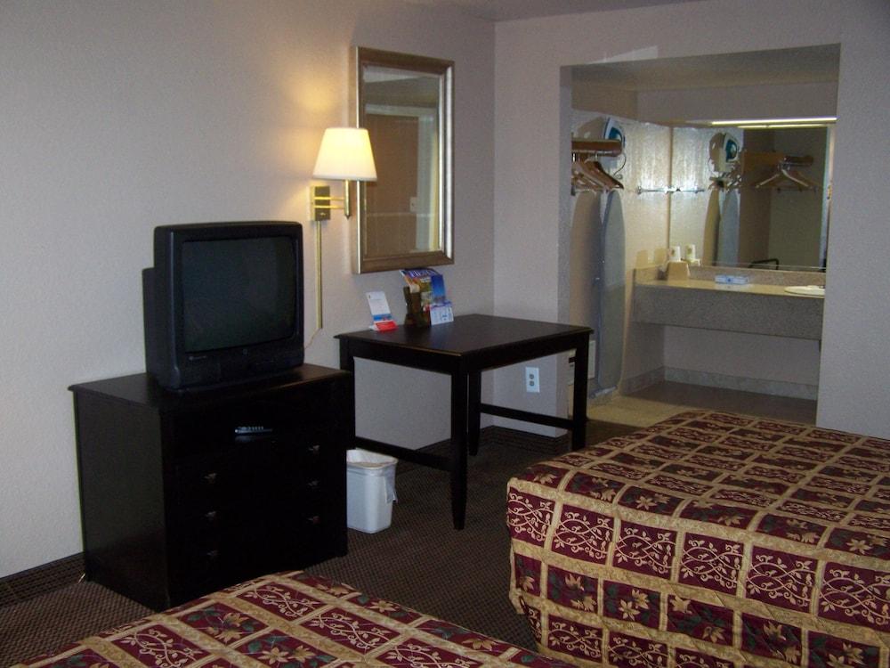 ซูเปอร์ 8 บาย วินด์แฮม ซานแอนโทนิโอ ดาวน์ทาวน์/ มิวเซียมรีช Motel ซานอันโตนิโอ ภายนอก รูปภาพ