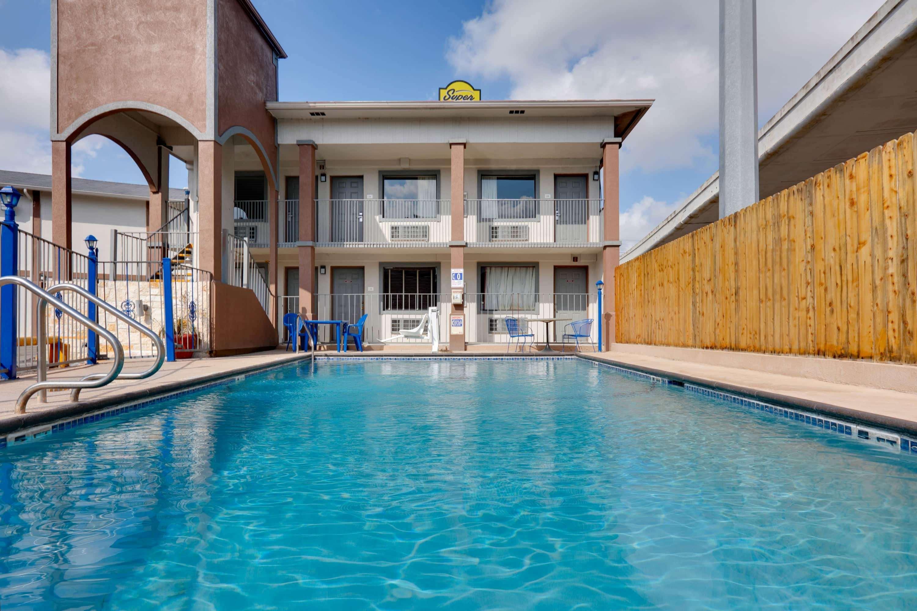 ซูเปอร์ 8 บาย วินด์แฮม ซานแอนโทนิโอ ดาวน์ทาวน์/ มิวเซียมรีช Motel ซานอันโตนิโอ ภายนอก รูปภาพ