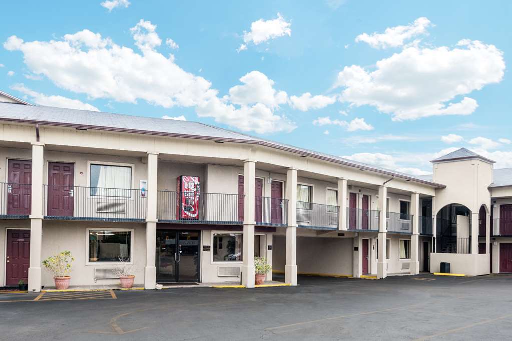 ซูเปอร์ 8 บาย วินด์แฮม ซานแอนโทนิโอ ดาวน์ทาวน์/ มิวเซียมรีช Motel ซานอันโตนิโอ ภายนอก รูปภาพ