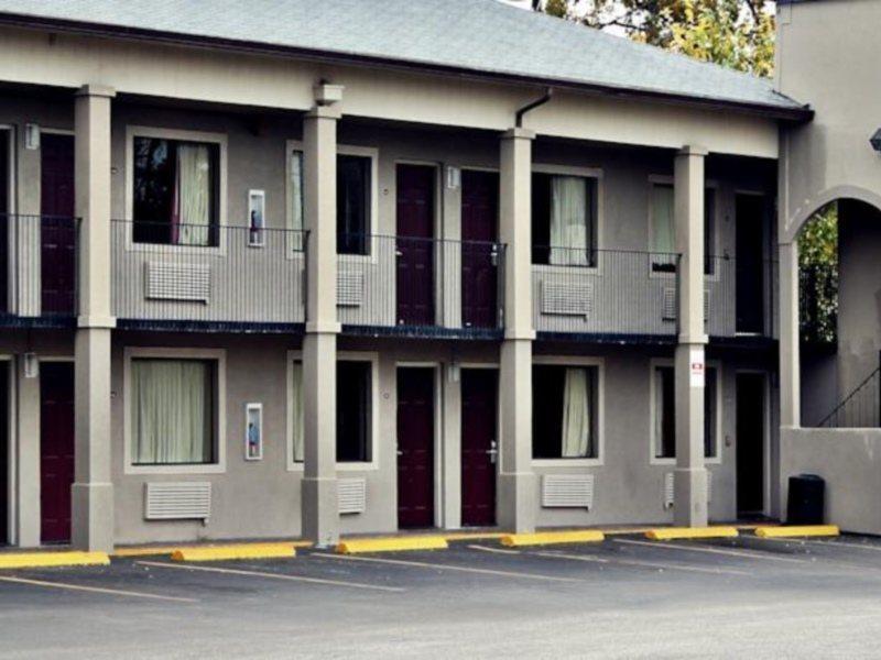 ซูเปอร์ 8 บาย วินด์แฮม ซานแอนโทนิโอ ดาวน์ทาวน์/ มิวเซียมรีช Motel ซานอันโตนิโอ ภายนอก รูปภาพ