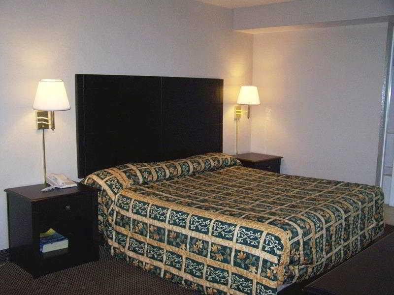 ซูเปอร์ 8 บาย วินด์แฮม ซานแอนโทนิโอ ดาวน์ทาวน์/ มิวเซียมรีช Motel ซานอันโตนิโอ ภายนอก รูปภาพ