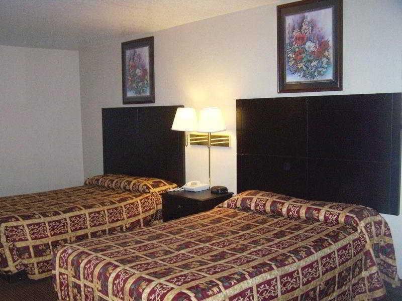ซูเปอร์ 8 บาย วินด์แฮม ซานแอนโทนิโอ ดาวน์ทาวน์/ มิวเซียมรีช Motel ซานอันโตนิโอ ภายนอก รูปภาพ